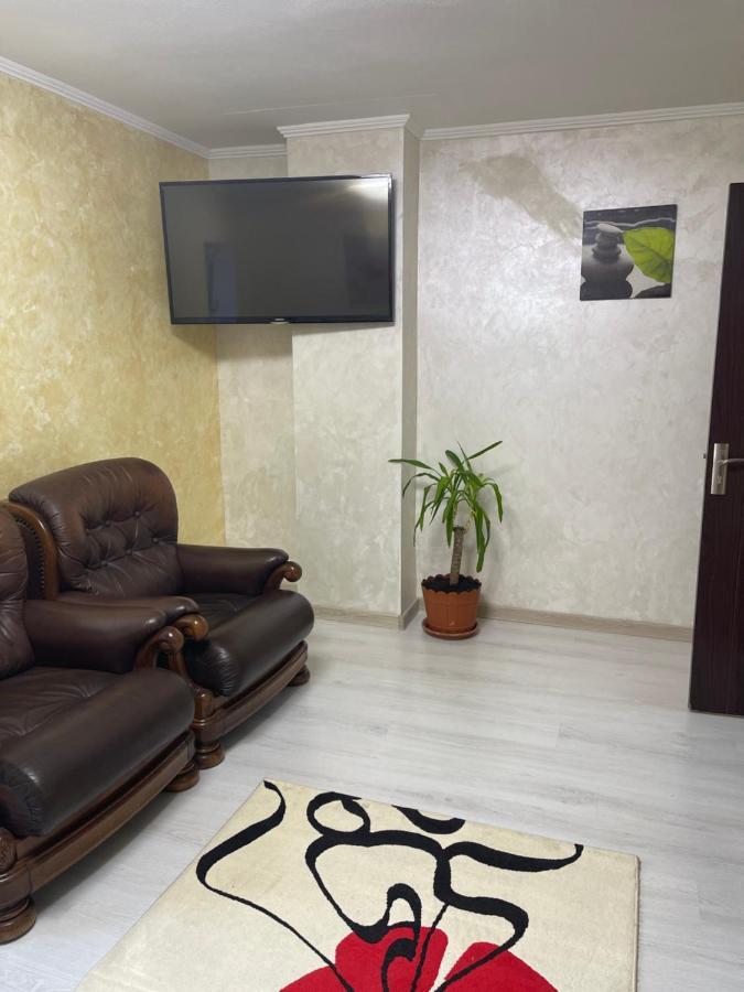 Guest House Târgu Jiu Buitenkant foto